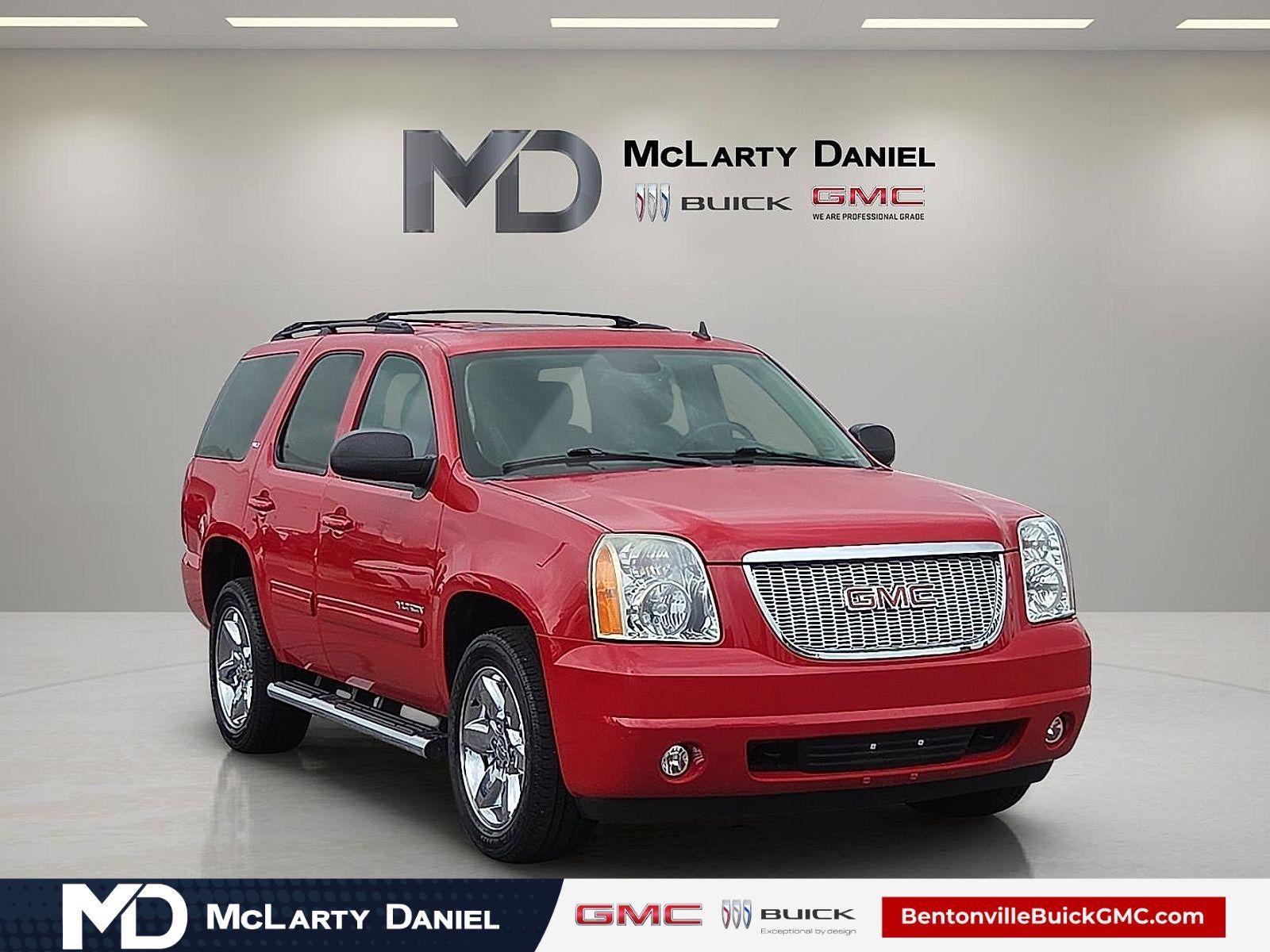 2014 GMC Yukon SLT in Special Paint — front three-quarter view
