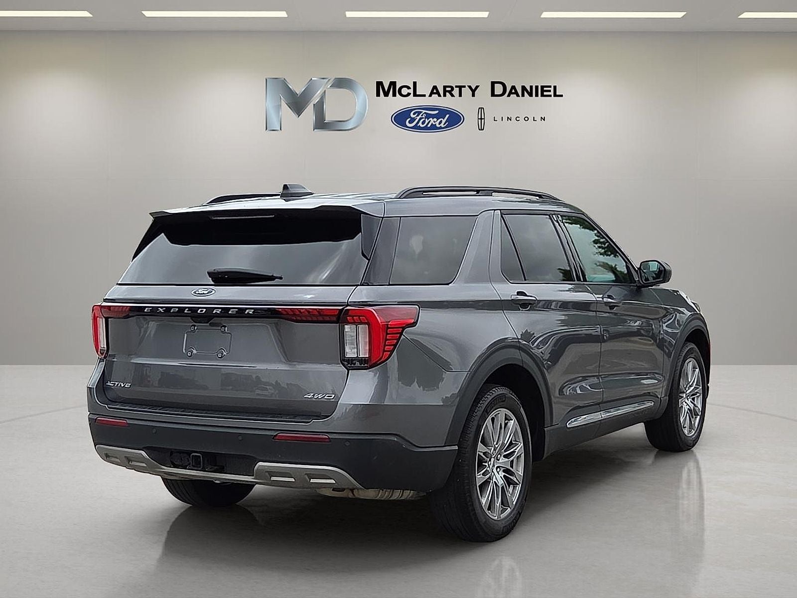 2025 Ford Explorer — detail view