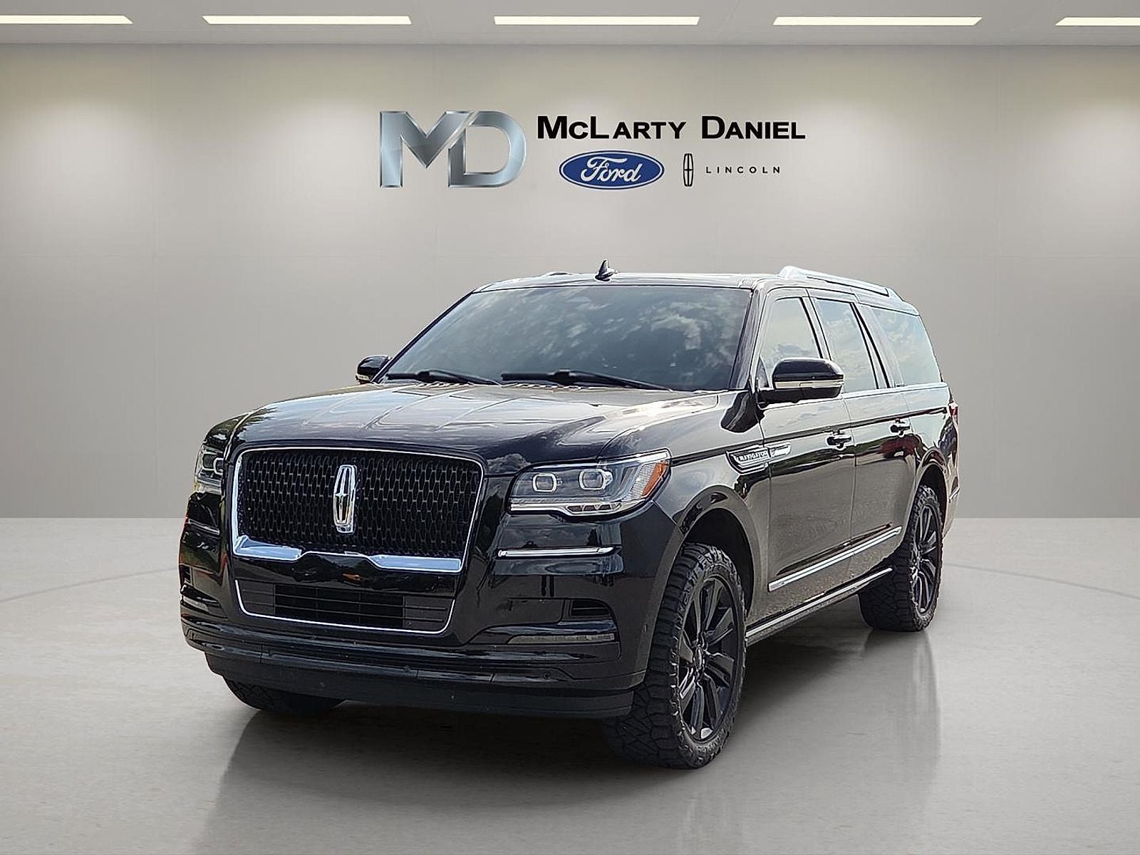 2024 Lincoln Navigator L — side profile view