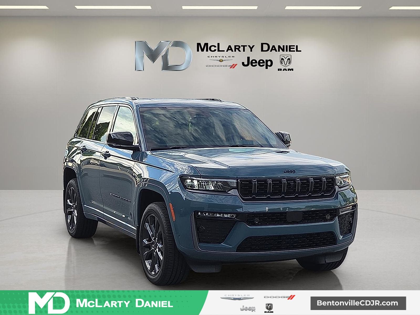 2026 Jeep Grand Cherokee GRAND CHEROKEE LIMITED RESERVE 4X4 in Steel Blue Exterior Paint — front three-quarter view