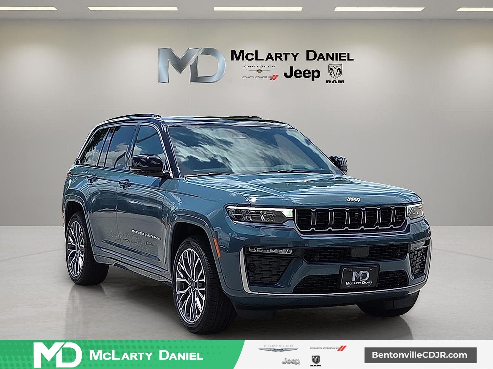 2026 Jeep Grand Cherokee GRAND CHEROKEE SUMMIT 4X4 in Steel Blue Exterior Paint — front three-quarter view