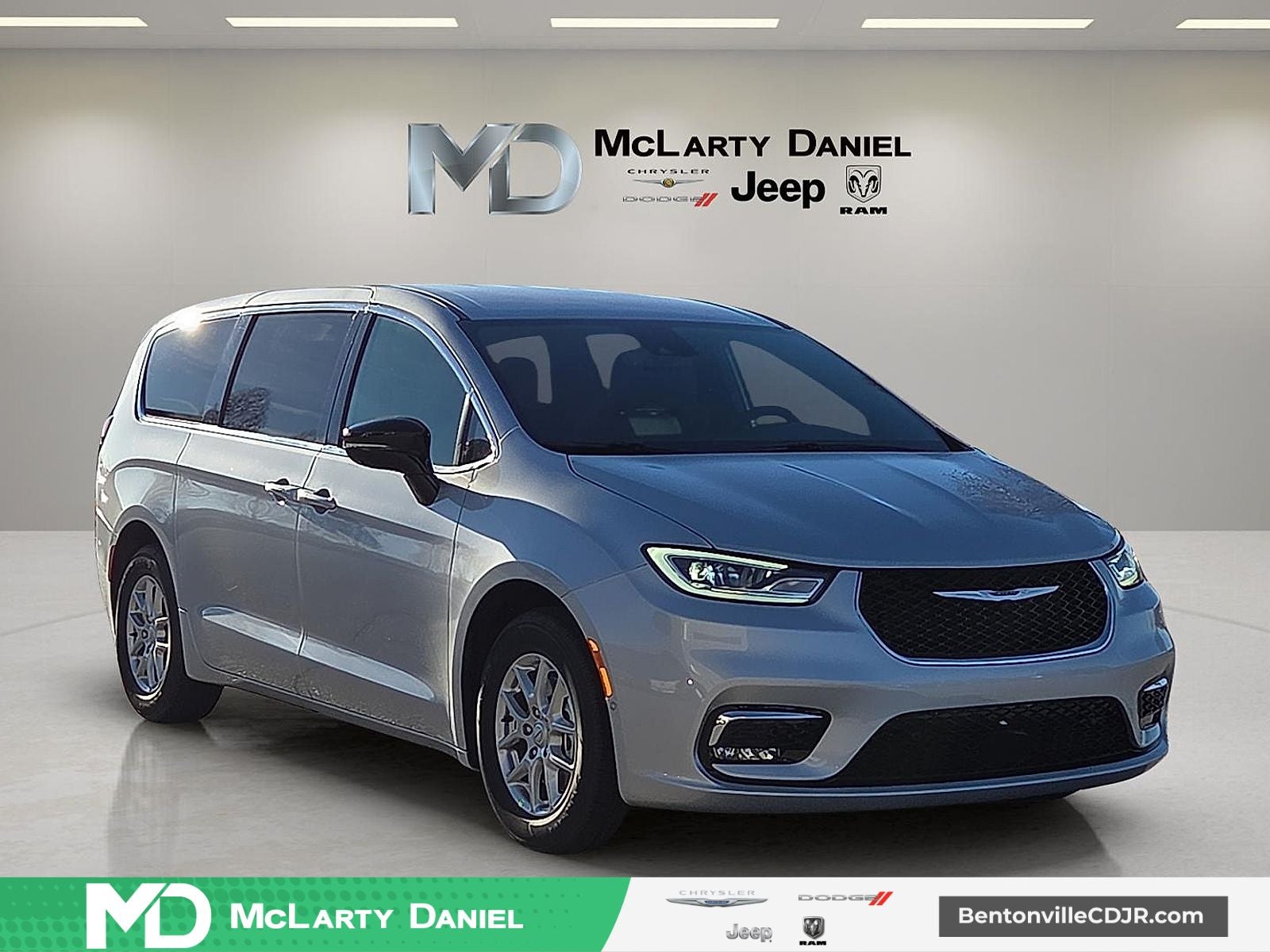 2026 Chrysler Pacifica PACIFICA SELECT in Silver Mist Clear-Coat Exterior Paint — front three-quarter view