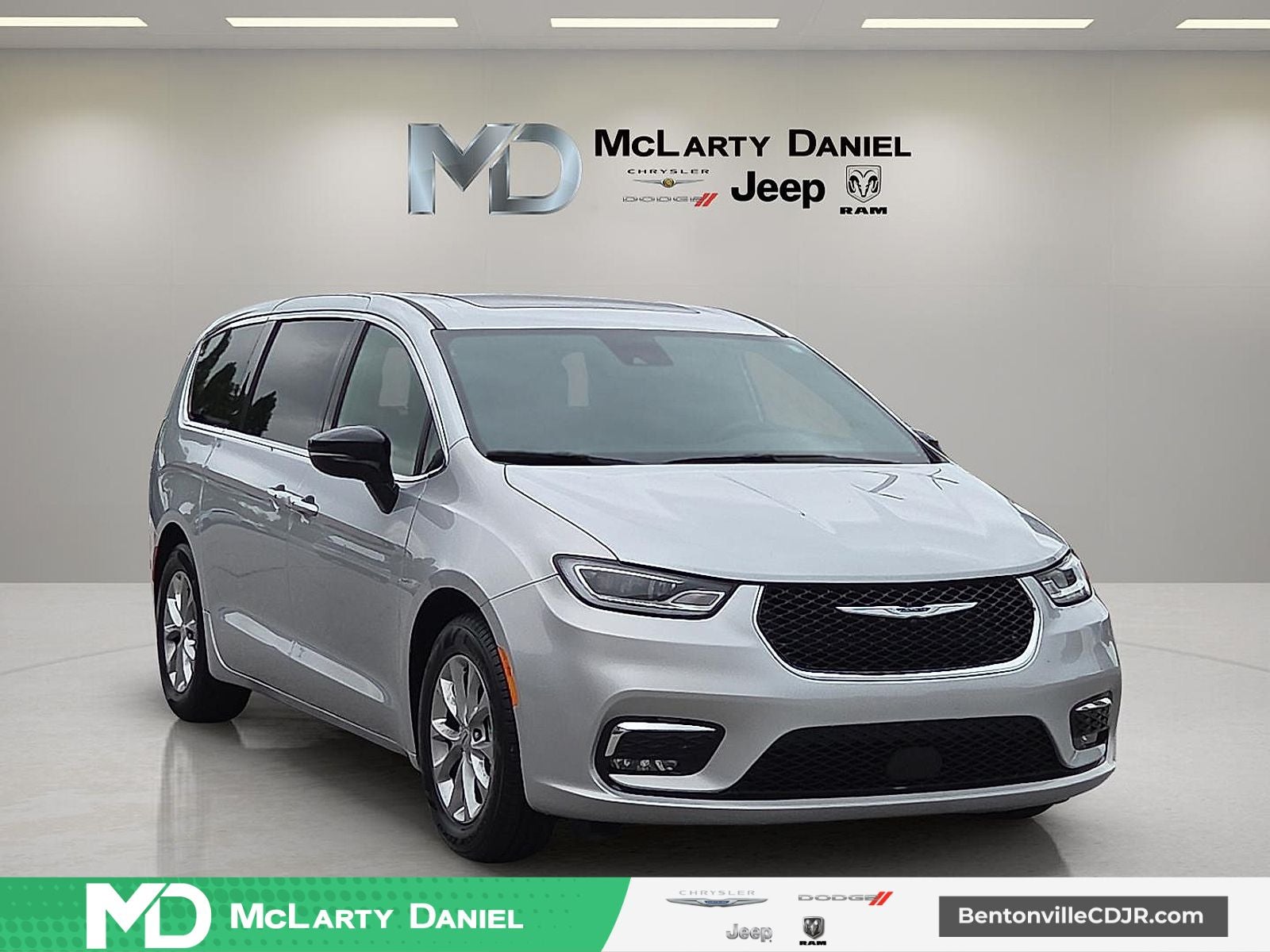 2026 Chrysler Pacifica Limited in Silver Mist Clearcoat — front three-quarter view