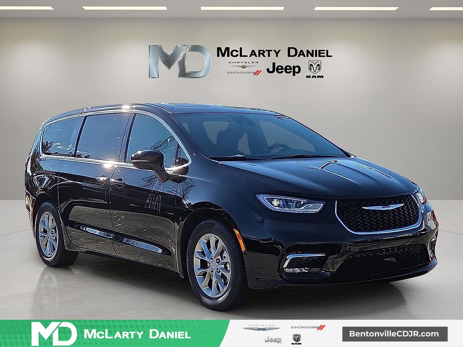 2026 Chrysler Pacifica PACIFICA LIMITED in Diamond Black Crystal Pearl-Coat Exterior Paint — front three-quarter view