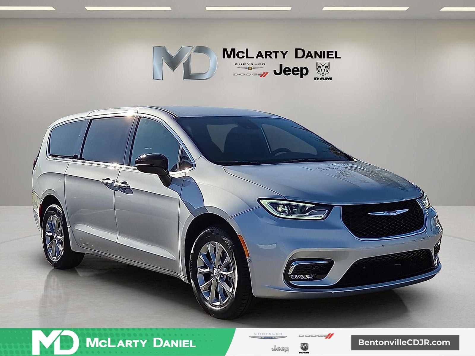 2026 Chrysler Pacifica PACIFICA SELECT AWD in Silver Mist Clear-Coat Exterior Paint — front three-quarter view