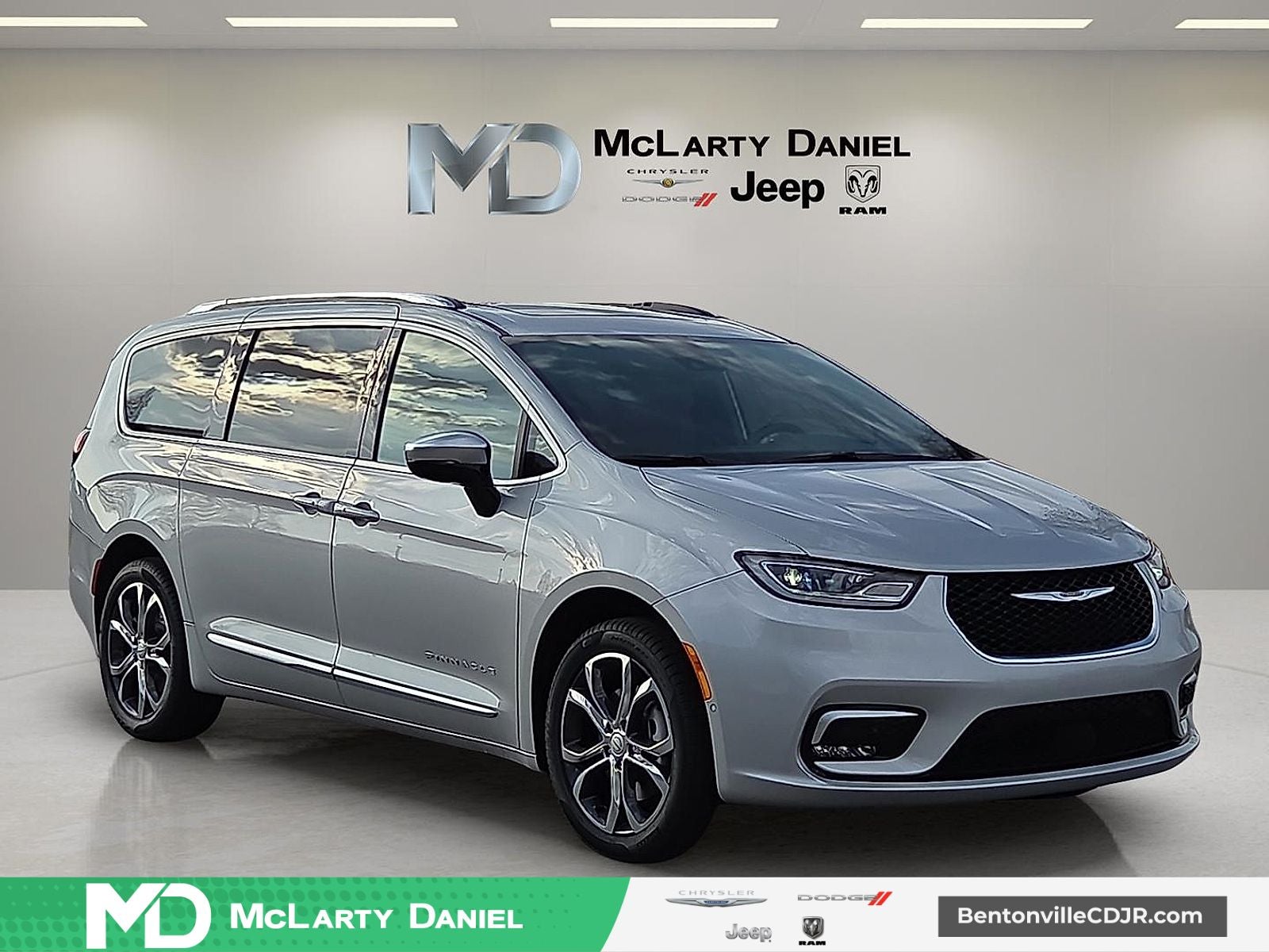 2026 Chrysler Pacifica PACIFICA PINNACLE AWD in Silver Mist Clear-Coat Exterior Paint — front three-quarter view