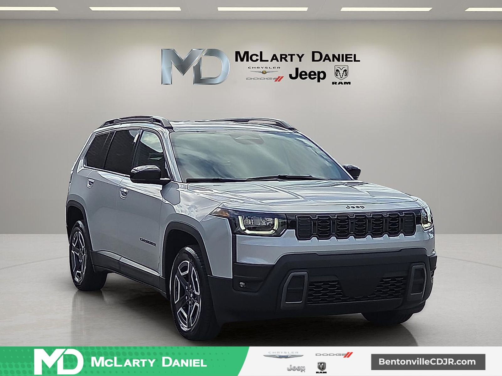 2026 Jeep Cherokee CHEROKEE LIMITED 4X4 in Silver Zynith Clear-Coat Exterior Paint — front three-quarter view